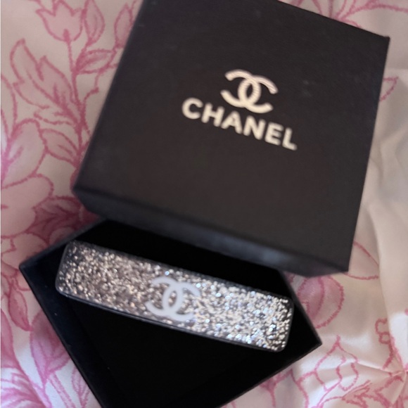 Chanel Beauty Silver Glitter Barette - Picture 1 of 4